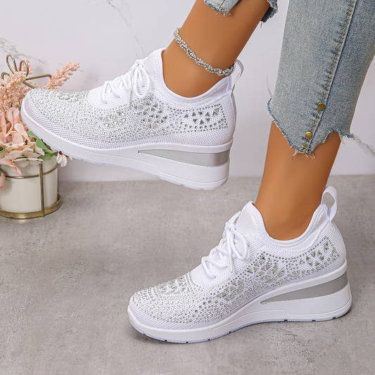 Liva™ damsneakers: stilrena och andningsbara wedgesneakers med färgglada strassdetaljer