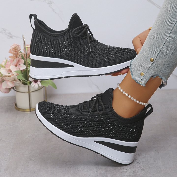 Liva™ damsneakers: stilrena och andningsbara wedgesneakers med färgglada strassdetaljer