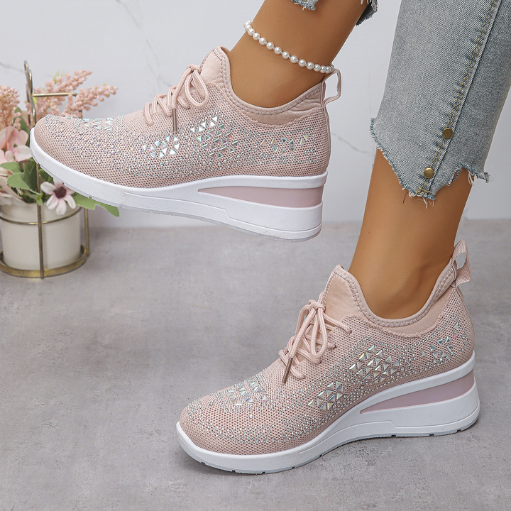 Liva™ damsneakers: stilrena och andningsbara wedgesneakers med färgglada strassdetaljer